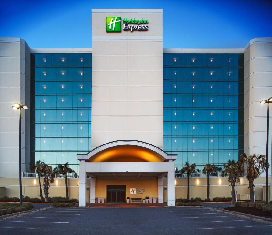 Holiday Inn Express Hotel & Suites Virginia Beach Oceanfront Main image 1
